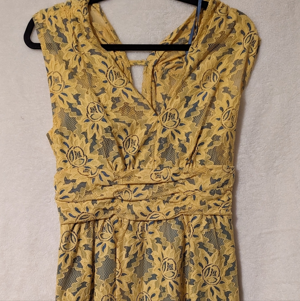 Fully lined, Anthropologie yellow lace dress. Size 8